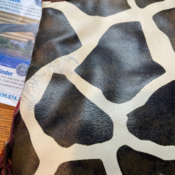 Girafe Print tote with matching cosmetic case - Picture 12 of 13